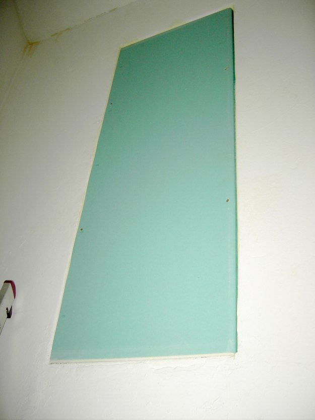 alte Maueröffnung verschlossen nachher